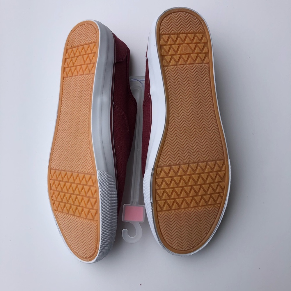 Mossimo Red Burgendy Tie Shoes, NWT, Size 9 - Picture 2 of 2